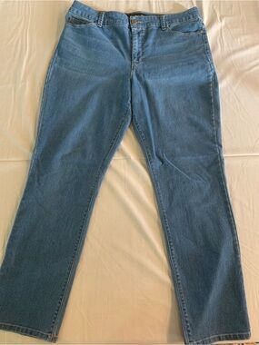 Bandolino Straight Leg Women's Jeans in Medium Blue Denim